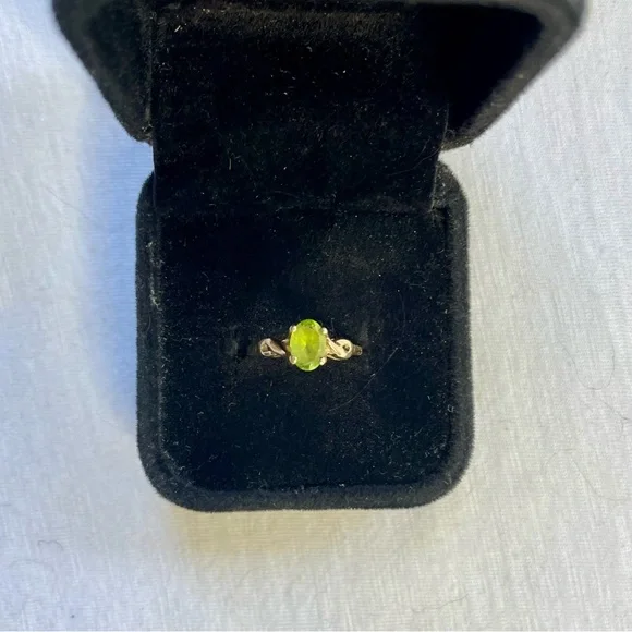 10K Gold and Peridot Ring